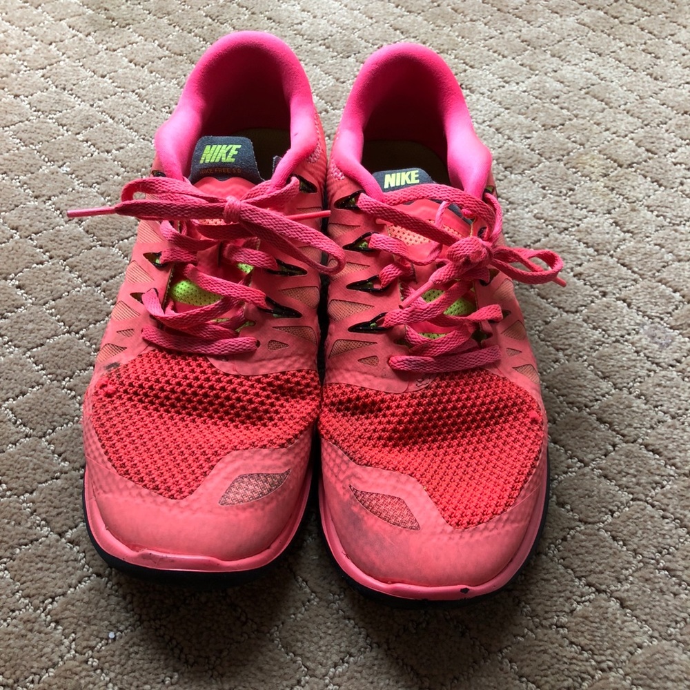 bright orange/pink nike tennis shoes